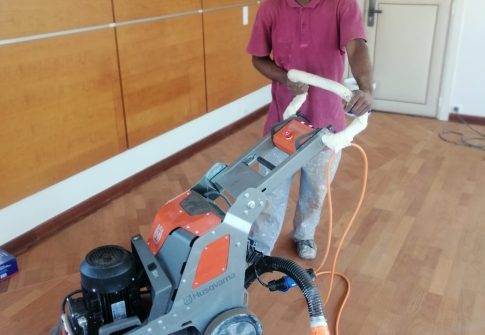 Projet de ponçage et vitrification de parquet – Maison ancienne